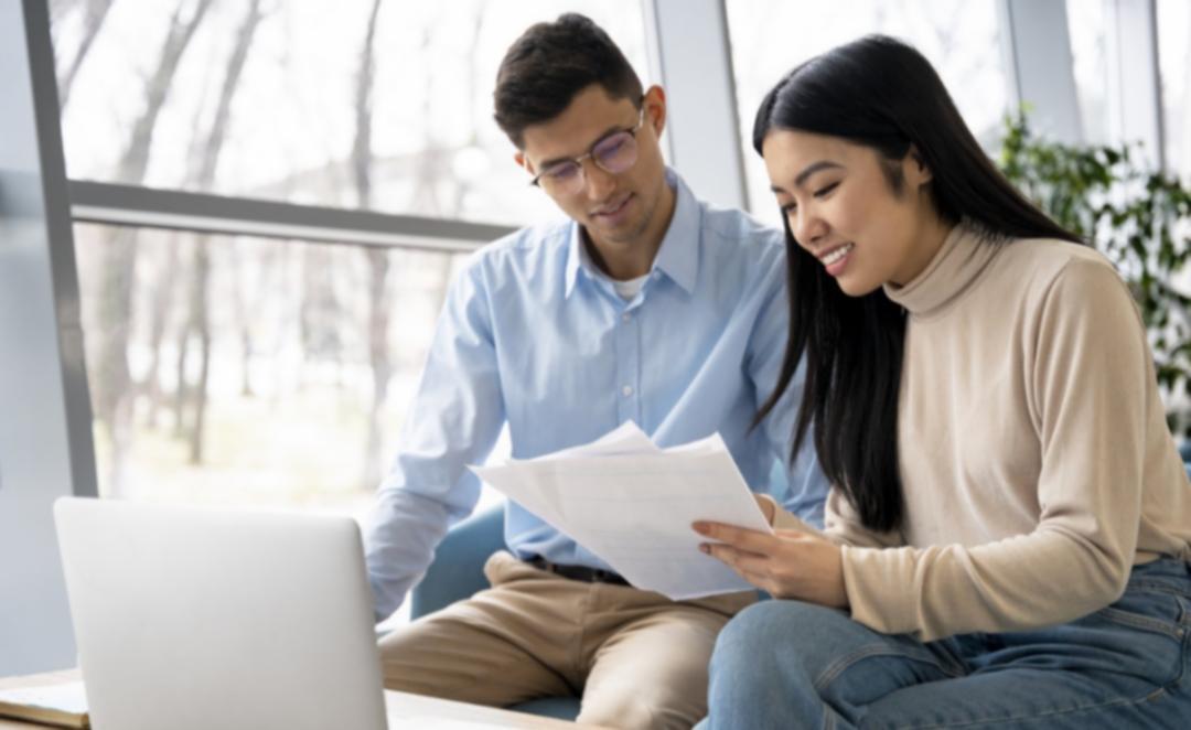 Teilnehmer arbeiten gemeinsam an praktischen Übungen zur Talenterkennung