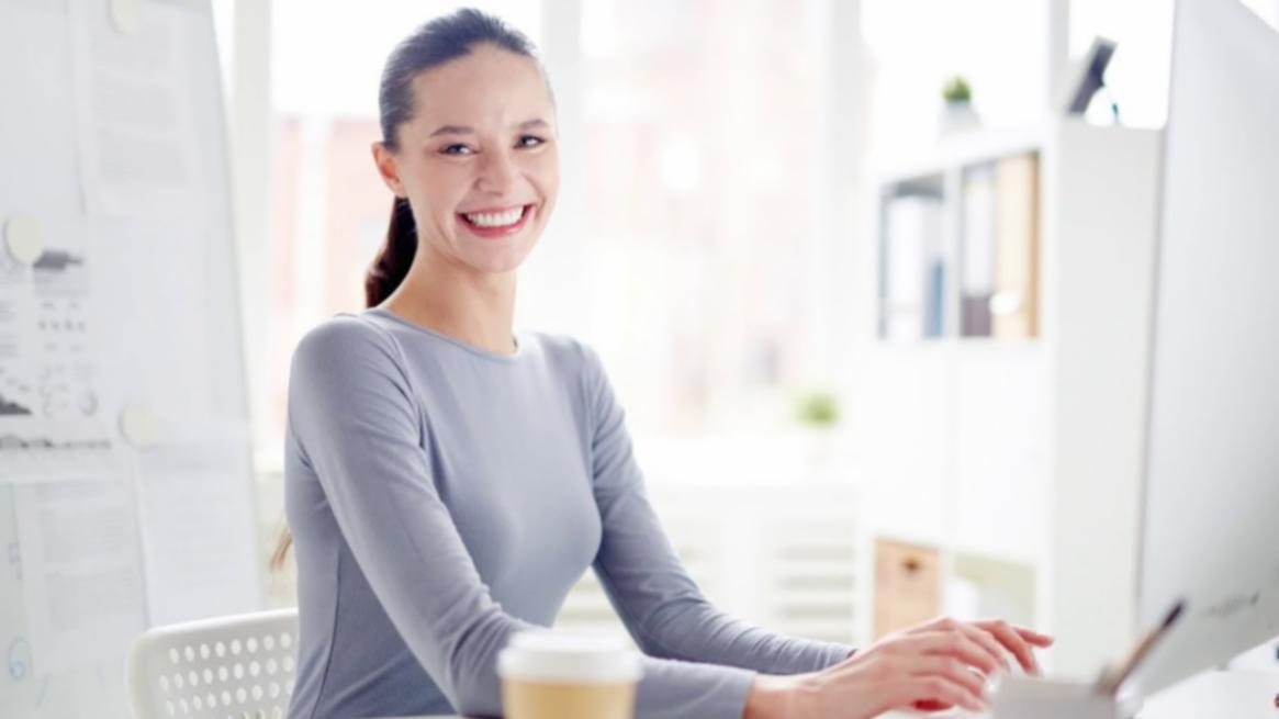 Workshop-Teilnehmer arbeiten gemeinsam an praktischen Übungen zur Talententdeckung